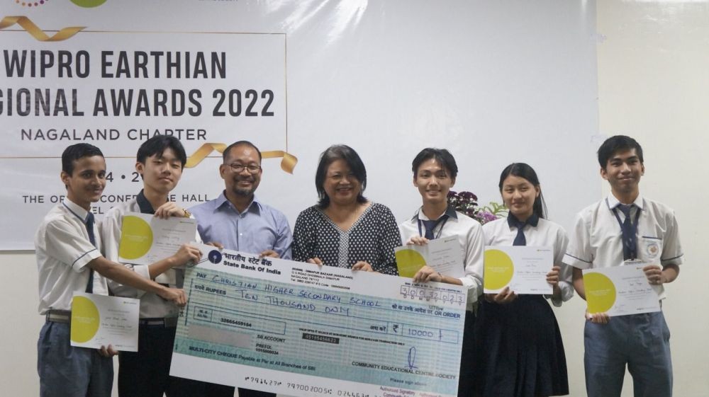 Regional winners from Vision Higher Secondary School and Christian Higher Secondary School with Bano Haralu and Director CECS, Subonenba Longkumer during the Wipro Earthian Regional Awards 2022 Nagaland Chapter event on April 11. (Morung Photo)
